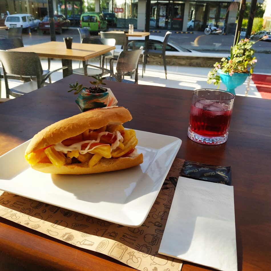 Sarmaşık Kafe