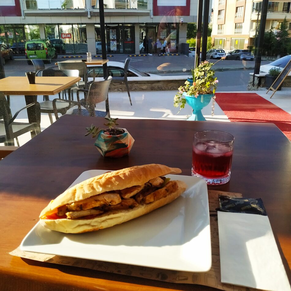 Sarmaşık Kafe